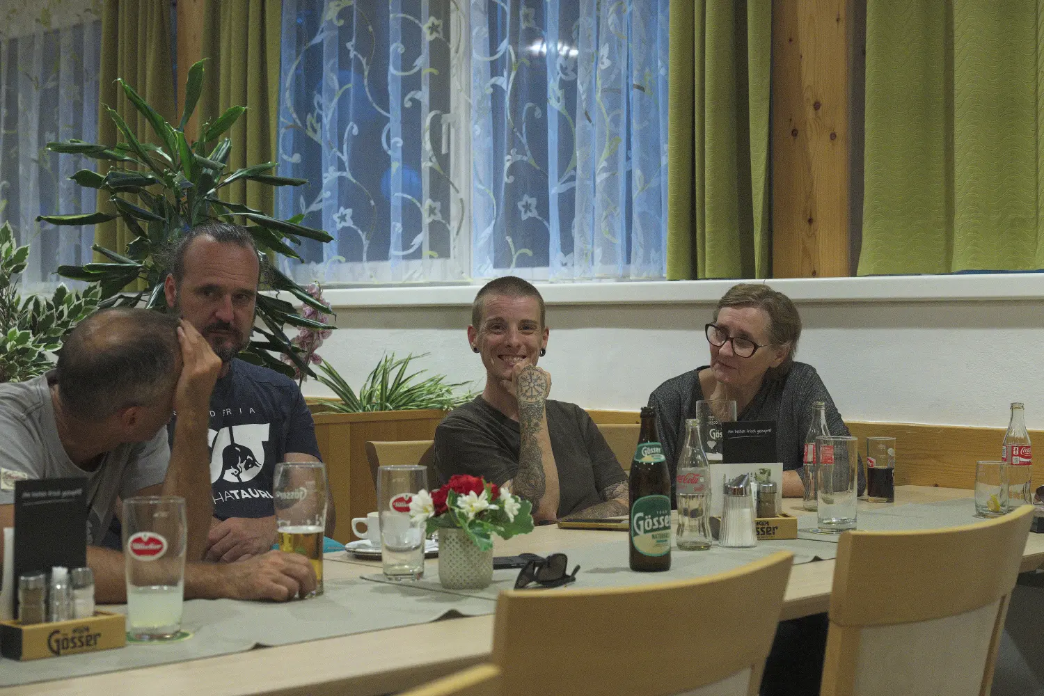Gesellige Tischrunde